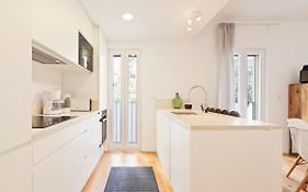 Bright 2 Bedroom Apartment With Parking In Lisbon
